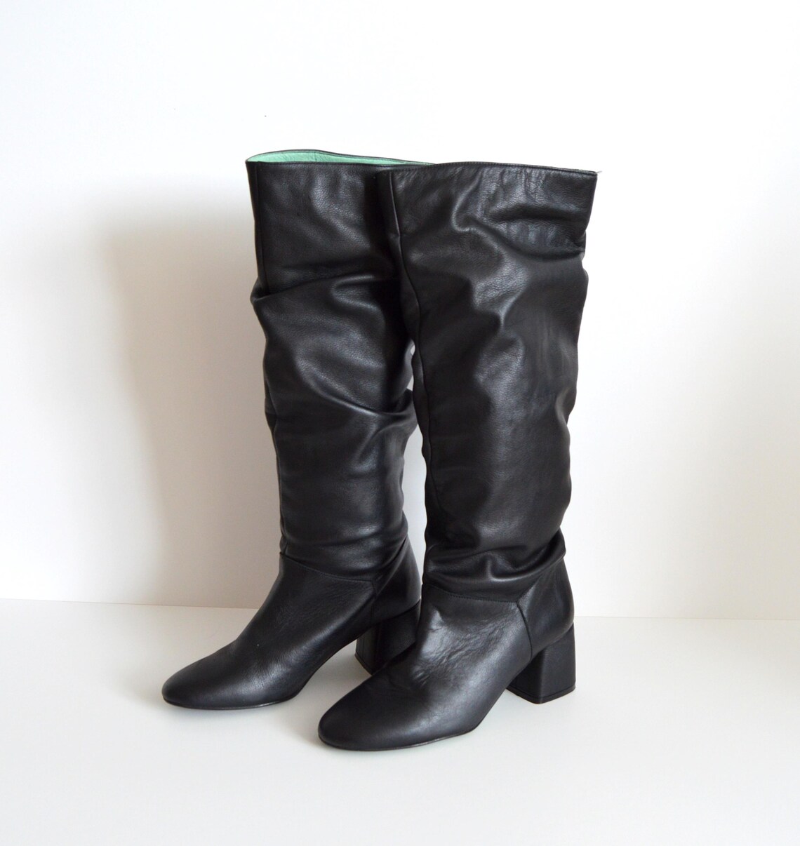 Black distressed leather heeled boots Knee High Boots Block Heels Tall Vintage Leather Boots Pull on Soft leather Made in Spain size 37, foto 1 di 5