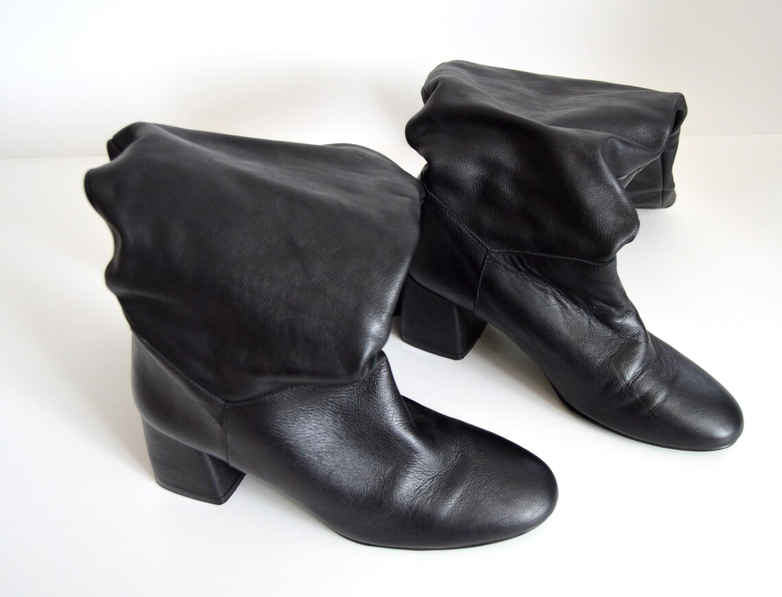 Black distressed leather heeled boots Knee High Boots Block Heels Tall Vintage Leather Boots Pull on Soft leather Made in Spain size 37, foto 4 di 5