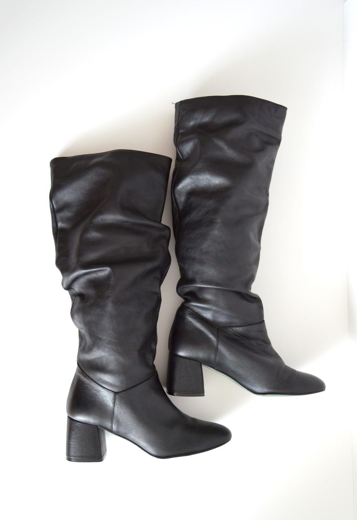 Black distressed leather heeled boots Knee High Boots Block Heels Tall Vintage Leather Boots Pull on Soft leather Made in Spain size 37, foto 2 di 5