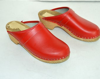 Vintage Red Clogs Grunge Slip On Swedish Mules with Wood Soles Boho Platforms Open Toe Mules Size EUR 37 US 6.5 UK 4,5