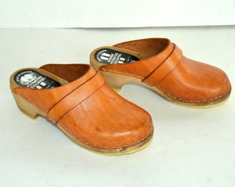 Schwedische Vintage-Clogs aus braunem Leder, Holzplattform, offene Zehenmules, Sandale, Hippie-Schuhe aus Holz und Leder, Größe 36 EUR/ 5,5 US