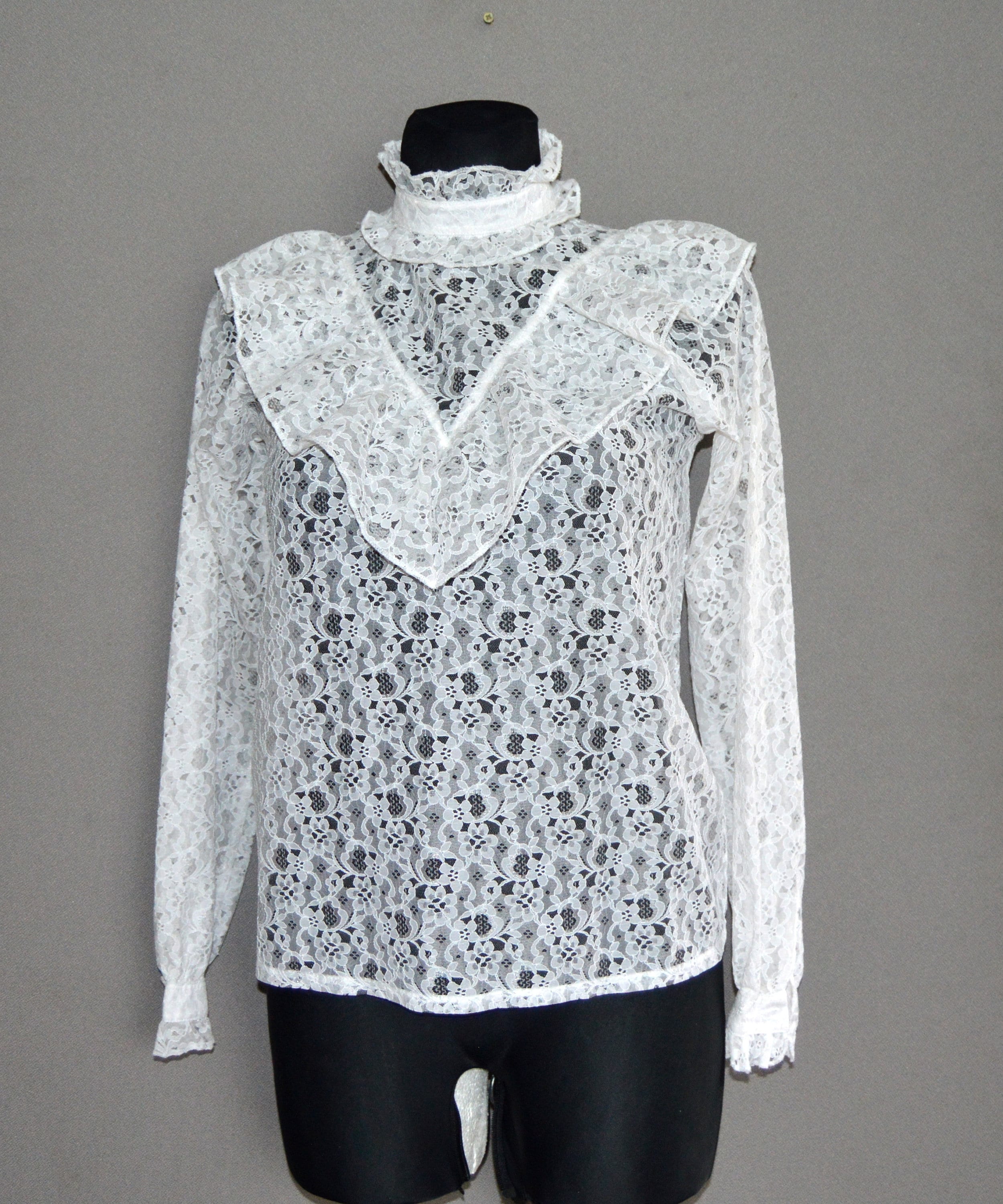 WEB限定お買い得商品の新着アイテム Victorian 80s Blouse Lace Vintage White Boho Neck High トップス