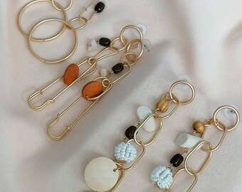 Grandes boucles d’oreilles Matt Gold Safety Pin Abstract Dangle / Gift for Her / Alternative Statement Earrings / Chain Charm Hoop Earrings