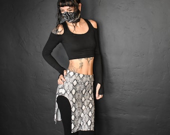 ÚLTIMA - Tamanho Pequeno - Minissaia com Fenda - Edição Limitada Estampa de Cobra