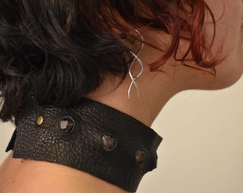 Gargantilha de couro granada bruto - peça única