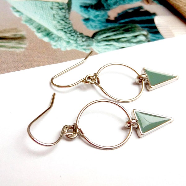 Boucles pendants cercle triangle émail vert de gris