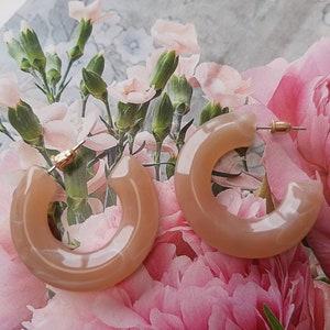 Tortoiseshell resin hoop earrings