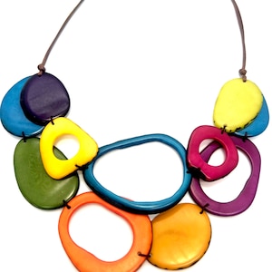 Adjustable Tagua Nut Necklace: Eco-Friendly Statement Jewelry