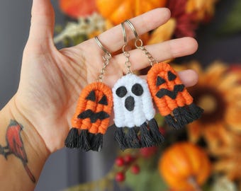 Macrame Halloween Keychain, pumpkin keychain, ghost keychain, jack o lantern,  ghost accessories