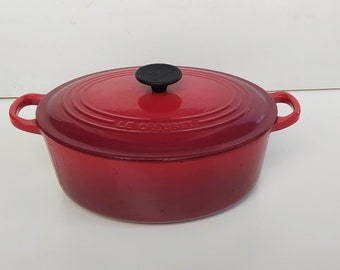 Le Creuset casserole dish in oval red enamelled cast iron with lid size 27 cm / Casserole casserole cast iron / Holy10 Paris