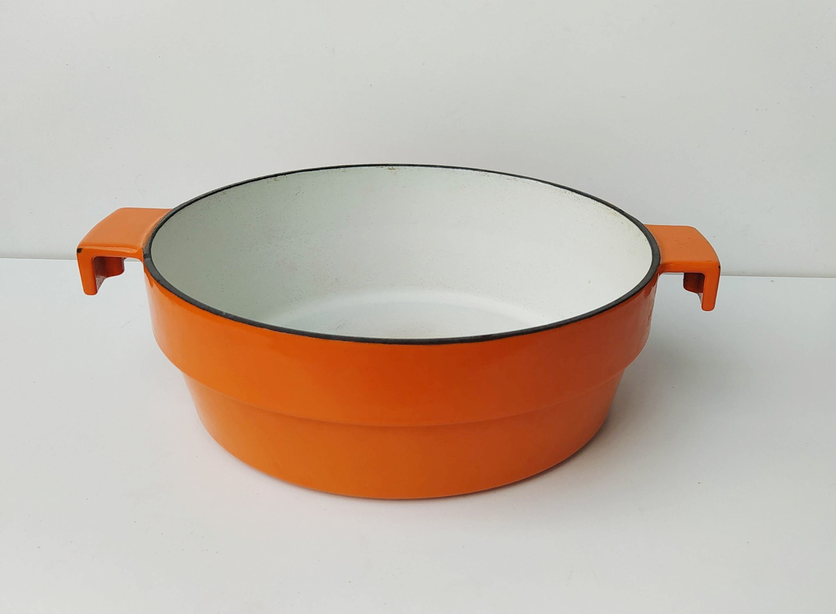 Cocotte Plat en Fonte Émaillée Orange Ronde avec Poignées Marque Paryphée Made in France/Casserole F