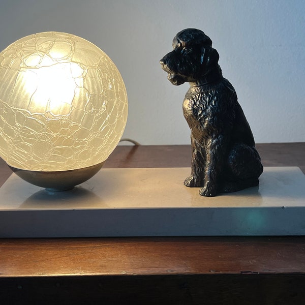 Lampe  Art Déco français chien Caniche marbre Comblanchien beige et régule bronzé globe transparent glacé  / Holy10