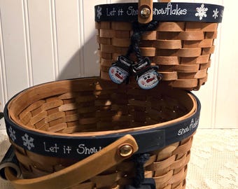 Vintage 90s Christmas Snowman Nesting Baskets with Ceramic Handles / Christmas Gift Baskets / Blue and White Snowman Decor / Hostess Gift