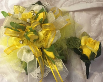 Yellow and White Prom Dance Silk Wrist Corsage, Yellow Wrist Corsage, Quinceañera Corsage, Sweet 16 Birthday, Prom corsages