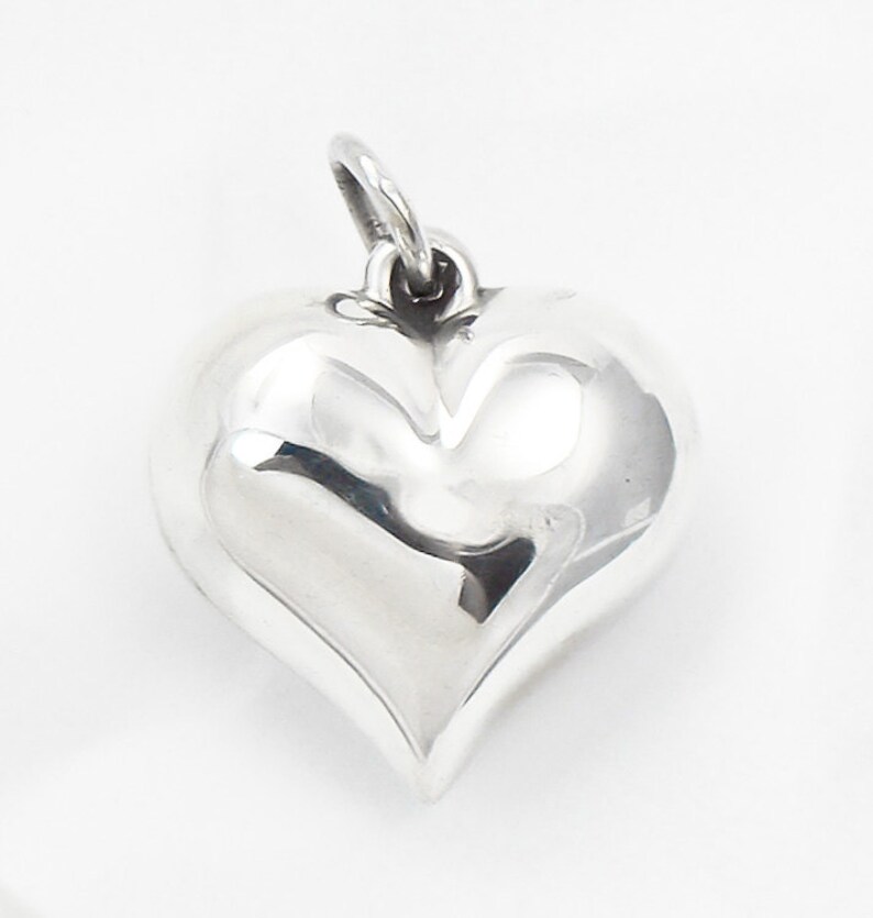 Silver puffed heart pendant Clearance