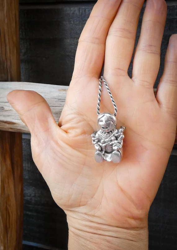 Storyteller Brooch Pin Pendant: Carol Felley Vintage Native American Handcrafted