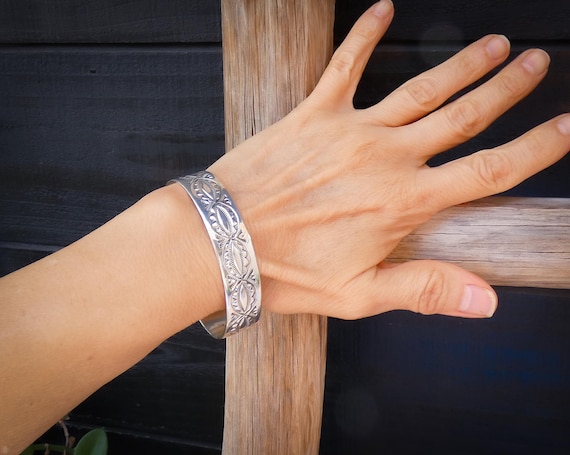 Navajo Bracelet: Sterling Silver Hand Stamped Native American Vintage Cuff
