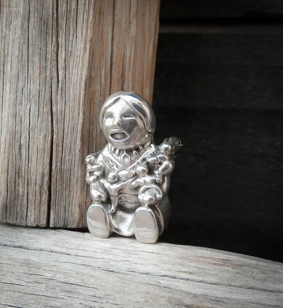 Native American Silver Storyteller Pin Pendant, Carol Felley