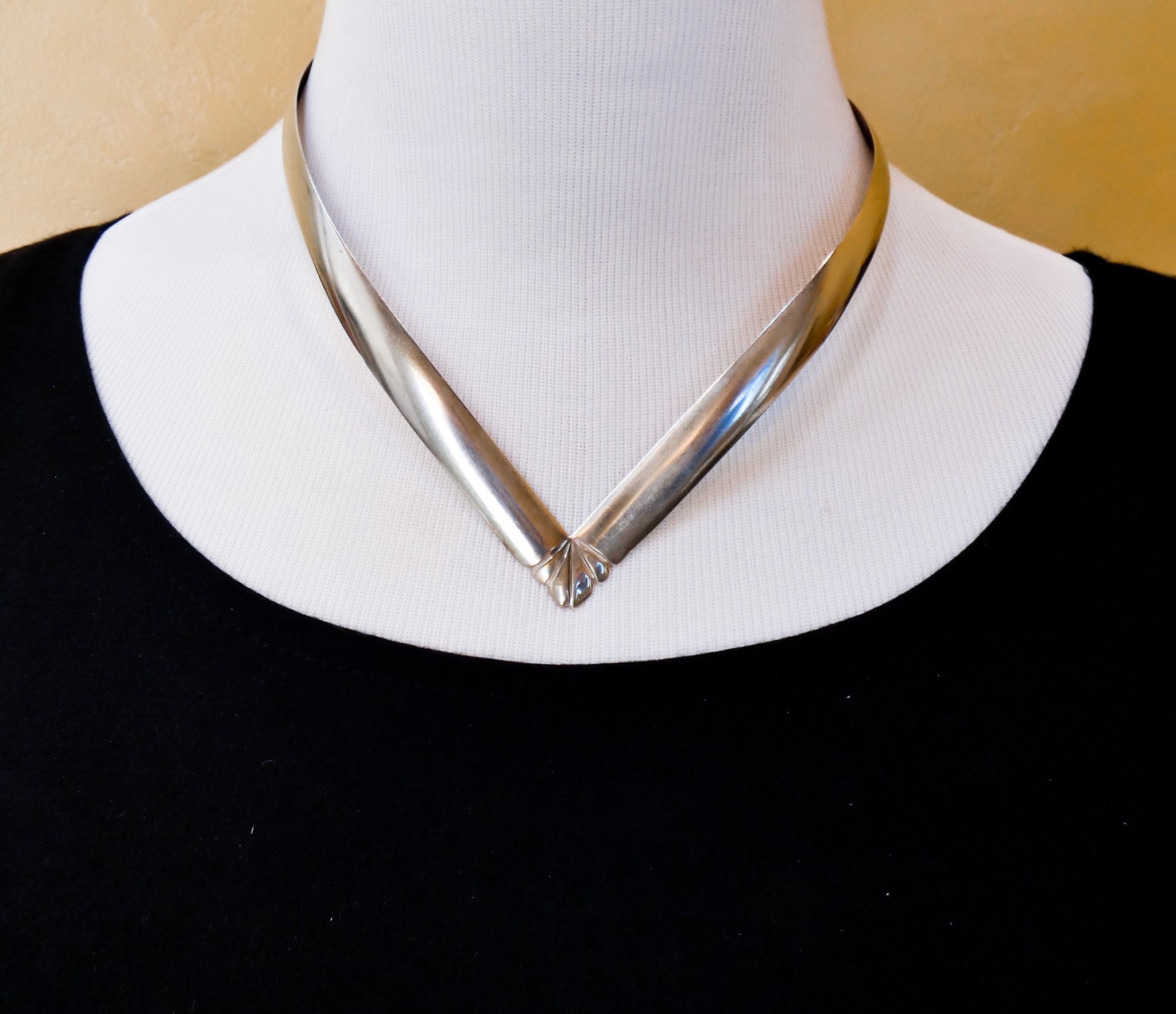 Exquisite Vintage Navajo Choker Sterling Silver Bahe Native American Necklace Exquisite Vintage Navajo Choker Sterling Silver Bahe Native American Necklace