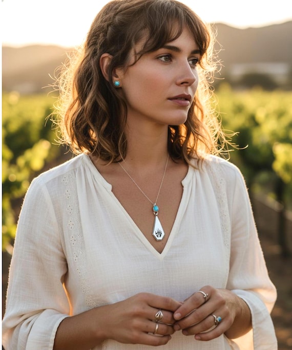 Navajo Silver Natural Turquoise Bear Paw Pendant plus Chain