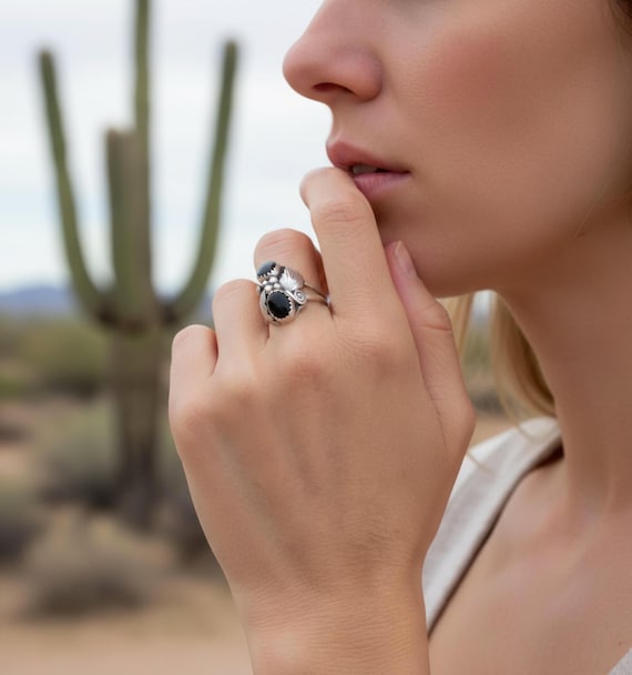 Navajo Onyx Ring: Sterling Silver Native American Leaf & Scroll Ring Size 6  Ring For Women