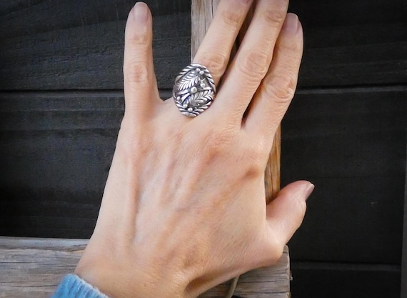 Navajo Sterling Silver Leaf Ring: Native American Silver Band Size 7
