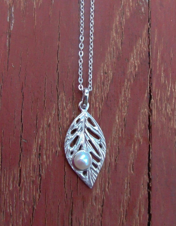 Sterling Silver Leaf Pearl Pendant / Minimalist Pearl Pendant and Chain, Handmade Jewelry Gift