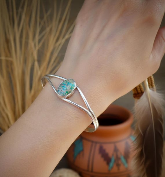 Navajo Turquoise Bracelet: Sterling Silver Vintage Native American Cuff
