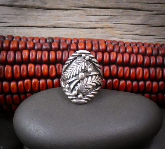 Navajo Silver Leaf Ring: Native American Silver Band Size 7