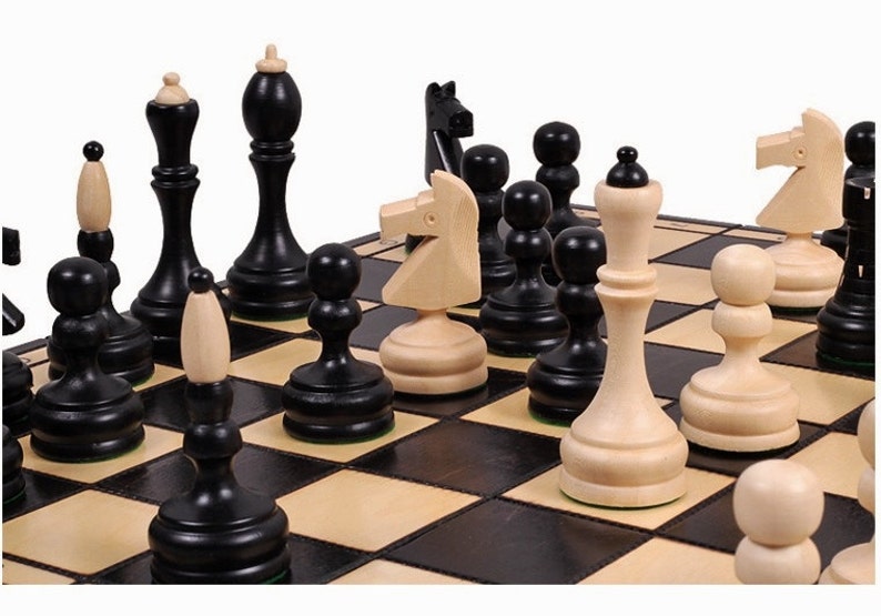 стилизованные шахматы. шахматная тематика в интерьере. шахматные стили. Contemporary modern chess set chessbaron chess sets 01278 426100. интерьер в стиле шахмат.