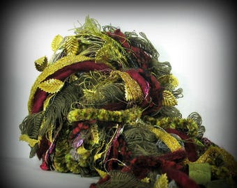 Camelot Christmas Elements, paquete de hilo para arte textil de 26 yardas (13x2 yardas). Cintas especiales de lana con hojas. Verde musgo, verde oliva, dorado y bayas.
