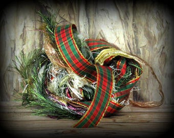 Paquete de hilo para manualidades navideñas Country Christmas Elements de 12 yardas. Kit de manualidades navideñas. Rojo, verde y dorado.