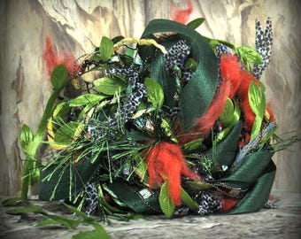 Paquete de hilo para arte textil Rainforest Elements de 6x2 pulgadas y 12 yardas. Banderas con estampado de hojas y animales. Kit de manualidades textiles de técnica mixta.