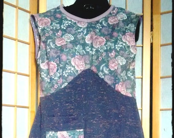 Größe S Lila Kleid mit Rosendruck