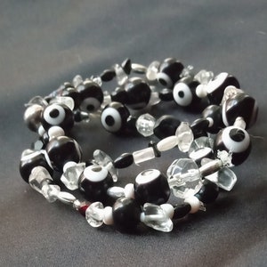 Set aus 3 schwarz-weißen Evil Eye-Perlenarmbändern