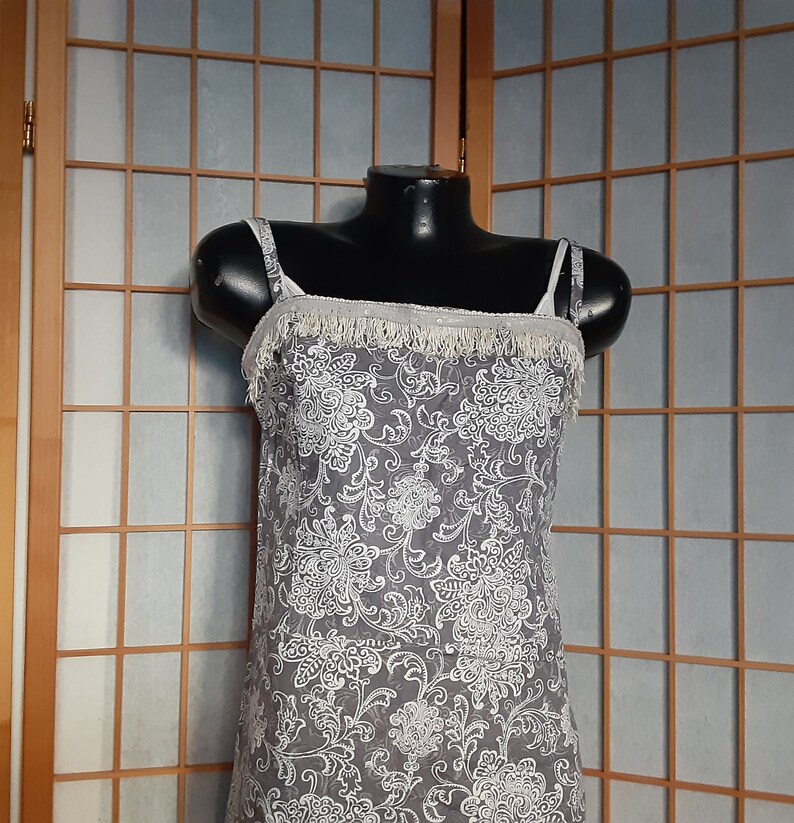 Size Small Gray Floral Print /& Fringe Flapper Dress