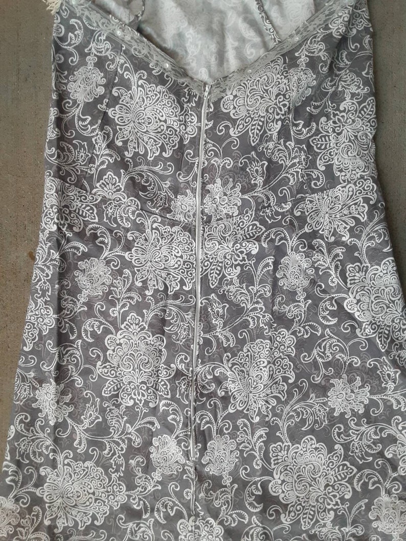 Size Small Gray Floral Print /& Fringe Flapper Dress