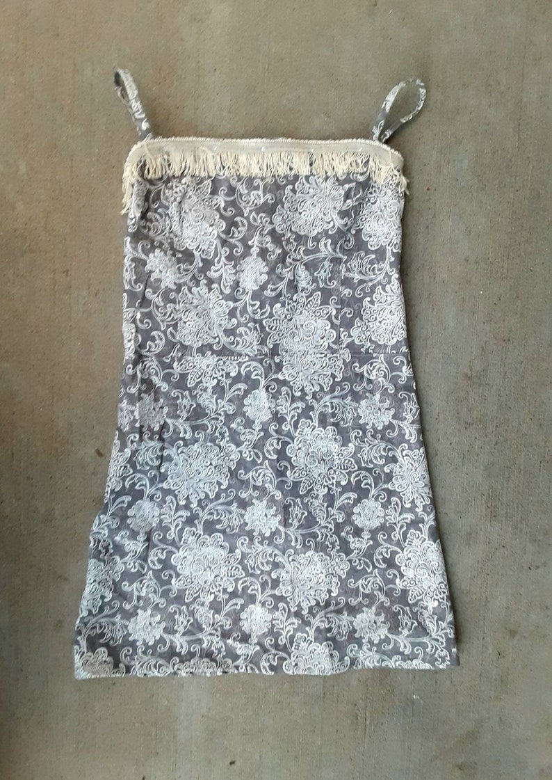 Size Small Gray Floral Print /& Fringe Flapper Dress