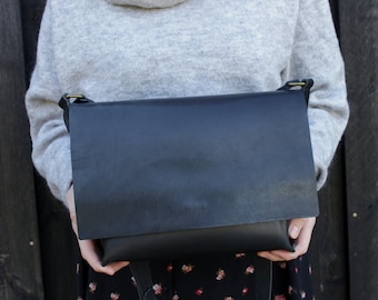 Small Leather Crossbody bag Leather bag Handmade leather sholder bag Black Purse Woman Handbag Shoulder bag Minimalist Crossbody Bag
