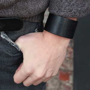 Brede armband, eenvoudige leren manchet, leren armband