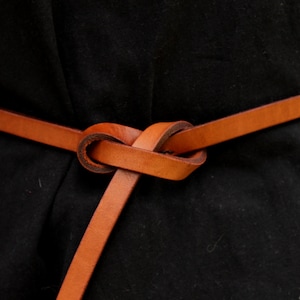 Cintura marrone con nodo, cintura elegante, cintura in pelle, cintura con nodo, cintura in stile minimale