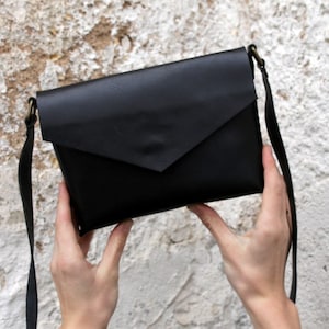Bolso bandolera de piel negra hecho a mano, bolso bandolera de piel para mujer, bolso bandolera pequeño, bolsos de piel para mujer