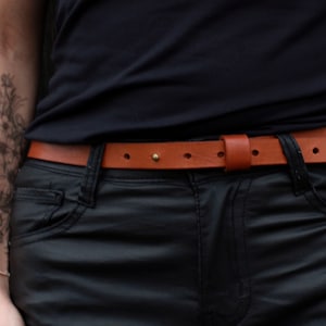 Brauner Damengürtel, Frauengürtel, Kleidergürtel, Taillengürtel, minimale Ledergürtel