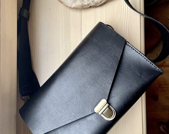 Schwarze Leder Crossbody Bag, Hand genähte Ledertasche, handgemachte Tasche für Frauen, Einfache Leder Crossbody Bag