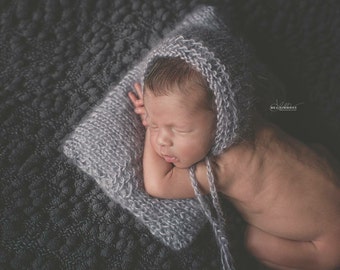 Newborn Knitted Bonnet and Pillow Pattern – Easy Photography Prop Set – Knit Flat with Worsted Yarn