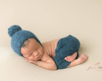 Newborn Knit Outfit Pattern: Bonnet & Pants (PDF Pattern, 0-1 Month, DK Yarn)