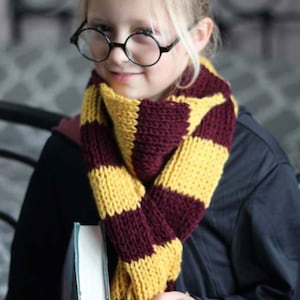 PDF Knitted Scarf Pattern-Begginer Scarf Pattern-  Stripped Scarf Pattern-worsted yarn Knit Pattern-Gender Neutral Scarf pattern