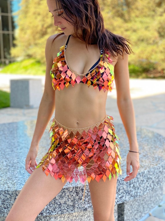 Arriba 78+ imagen iridescent rave outfit