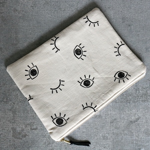 Capa para laptop com estampa em bloco / creme preto branco linho geométrico estampa de olho feito à mão em tecido capa para tablet Macbook Ipad bolsa com zíper