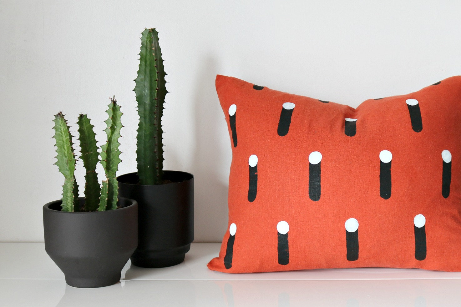 Coussin Lin Orange Brûlé W Design Noir et Blanc//En Terre Cuite Brique Rouge Rouille Minimaliste Bau